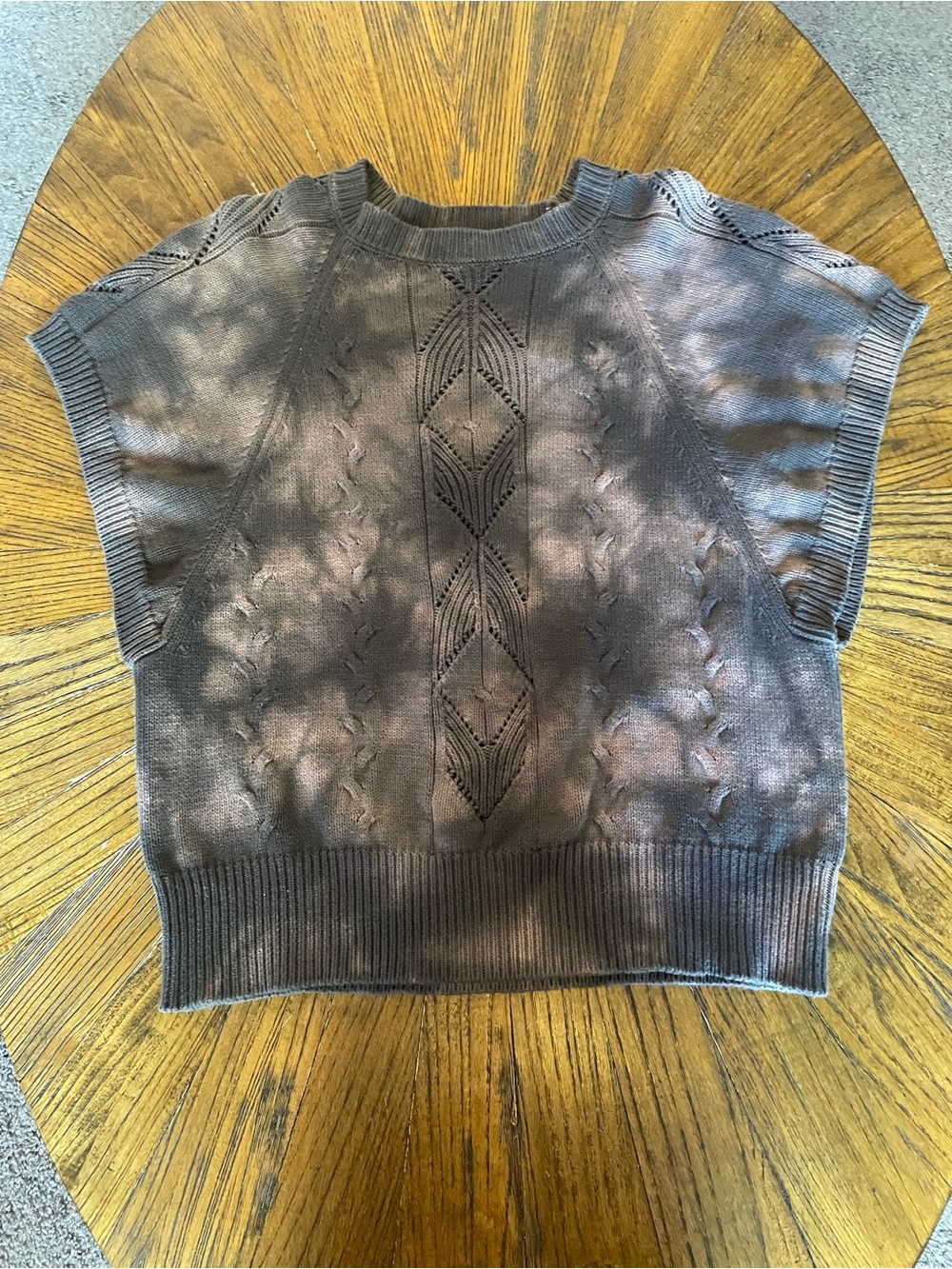YFB Short-Sleeve Cable Knit Crewneck Sweater Vest in Brown
